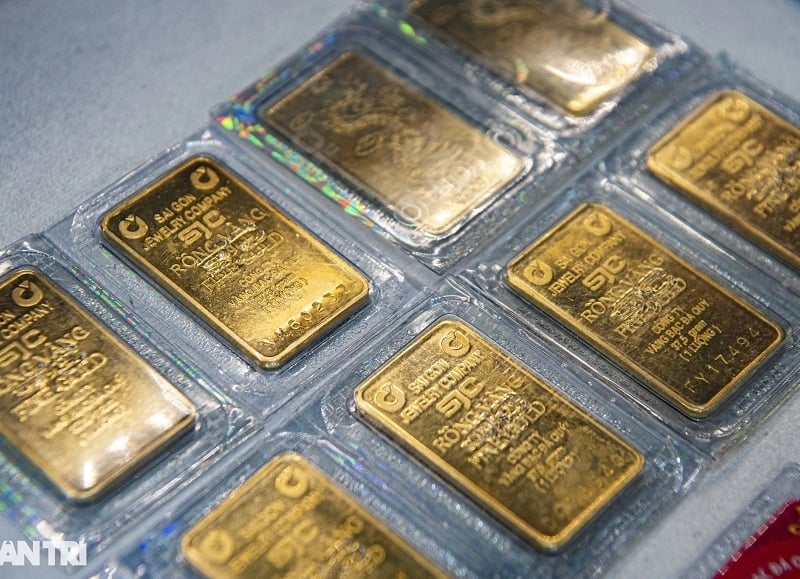 Giá vàng hôm nay 24/4/204: Vàng trong nước lao dốc theo đà giảm của vàng thế giới