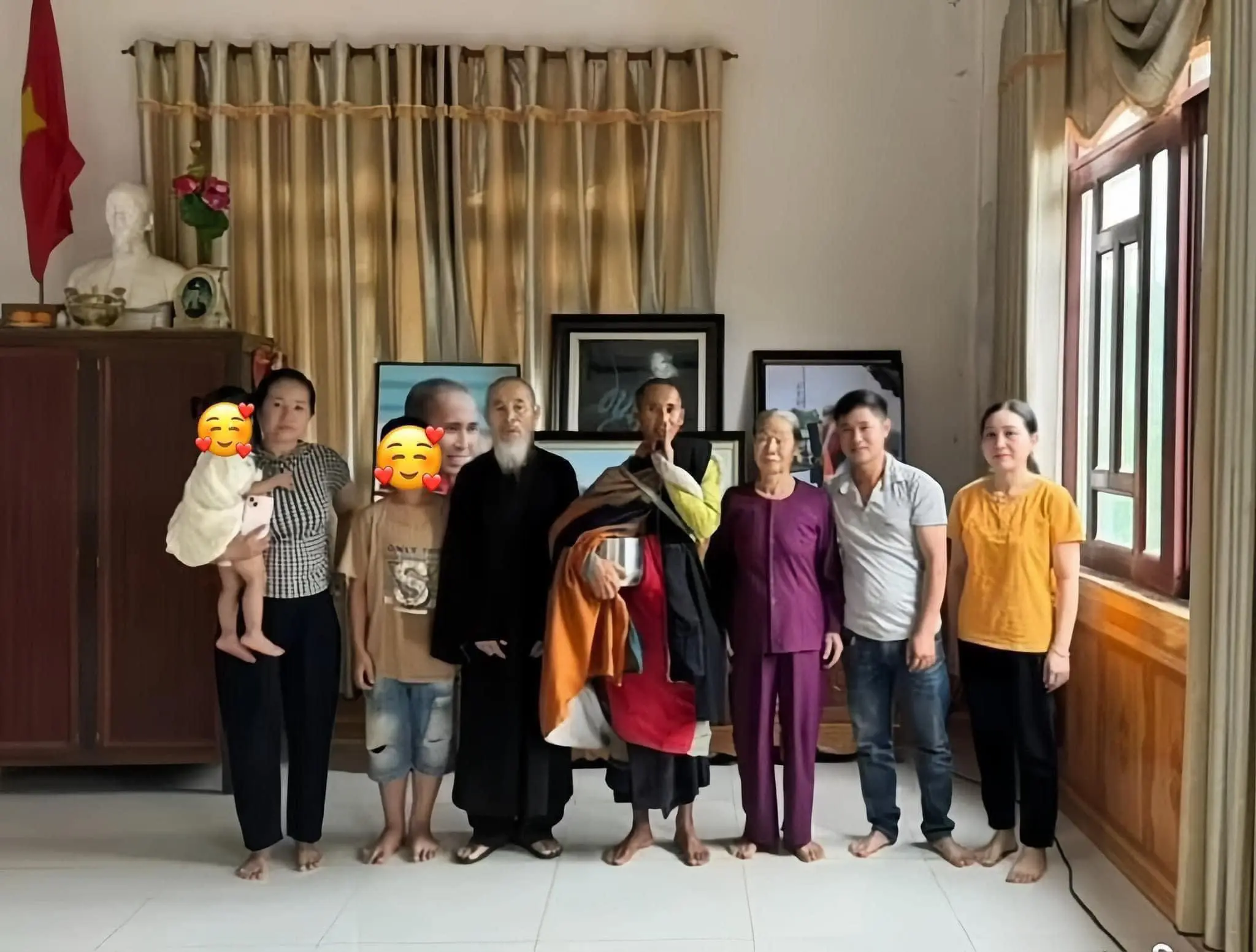 Ông Thích Minh Tuệ về thăm nhà sau 6 năm, trò chuyện với cha mẹ và chia sẻ dự định tu tập trong thời gian tới