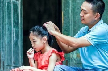 Con gái sống nhờ phúc cha: Người cha có 3 đặc điểm này thì cuộc đời con gái hưởng phúc lành